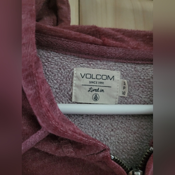 4/$20 Volcom size small sweater. Red burgundy color unisex - Picture 4 of 6